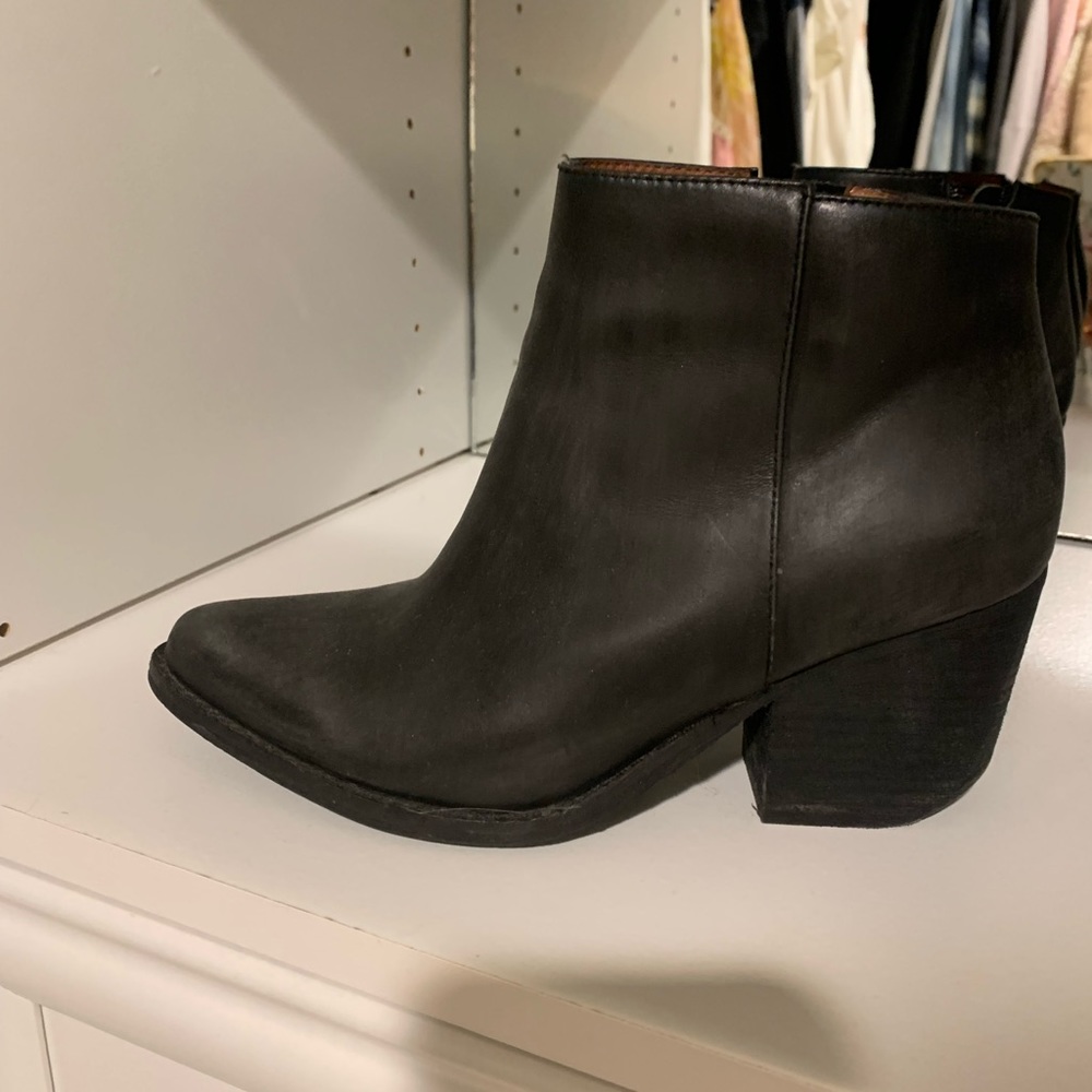 Boots - Picture 4 of 4